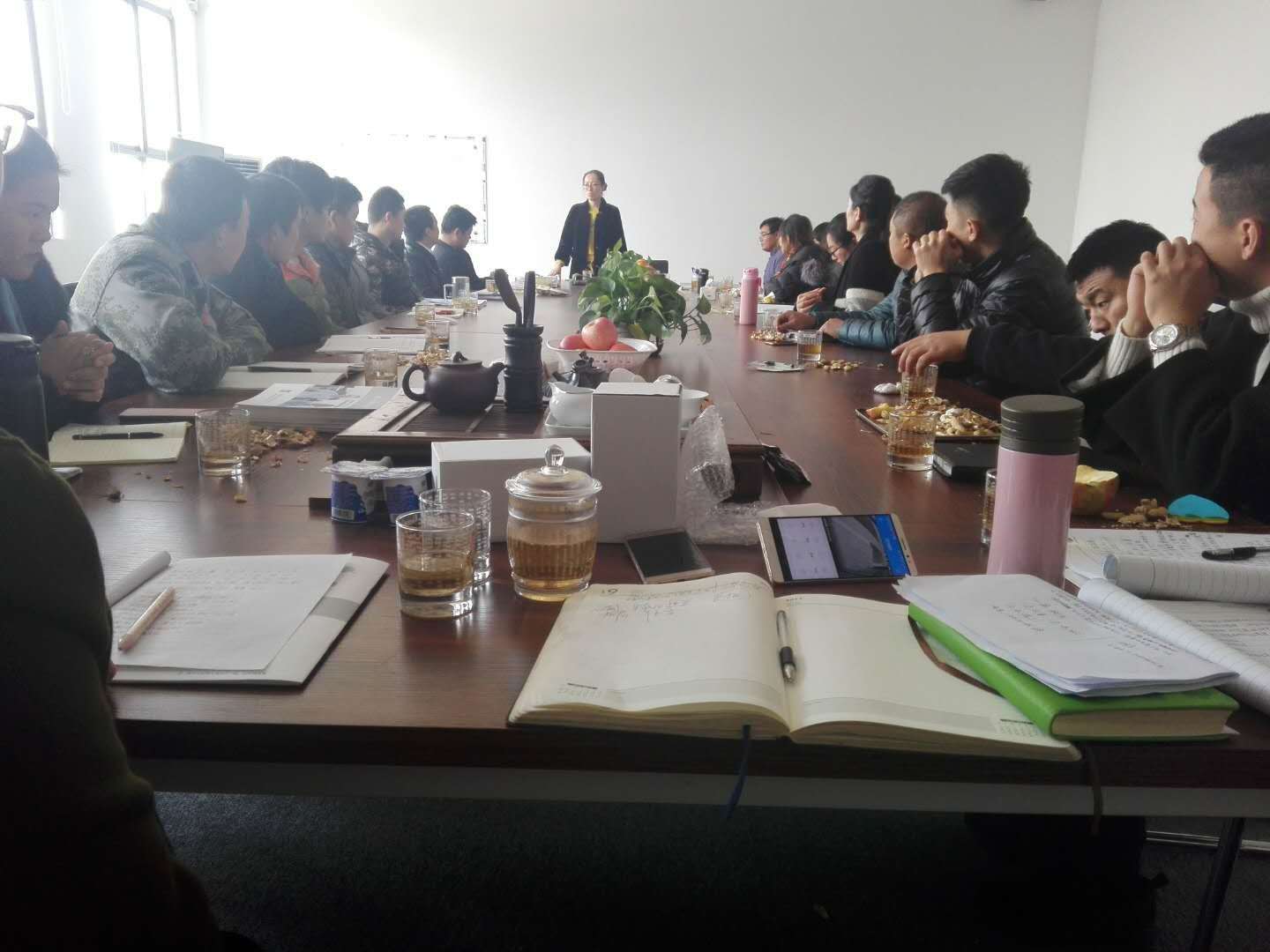 青島海藍(lán)康復(fù)器械有限公司李總做開場(chǎng)講話